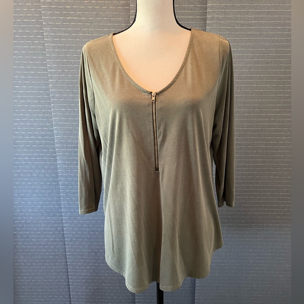 Green Envelope 3/4 Sleeve Top with Zipper Detail